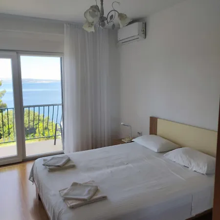 Penzion Sa 2 Balkona I Pogledom Na Omiš