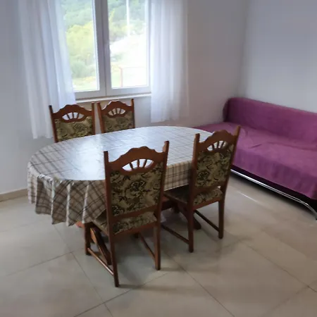 Sa 2 Balkona I Pogledom Na * Omiš