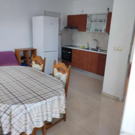 Sa 2 Balkona I Pogledom Na