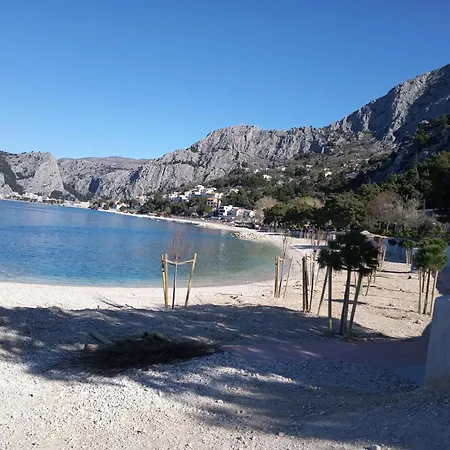 Sa 2 Balkona I Pogledom Na Omiš
