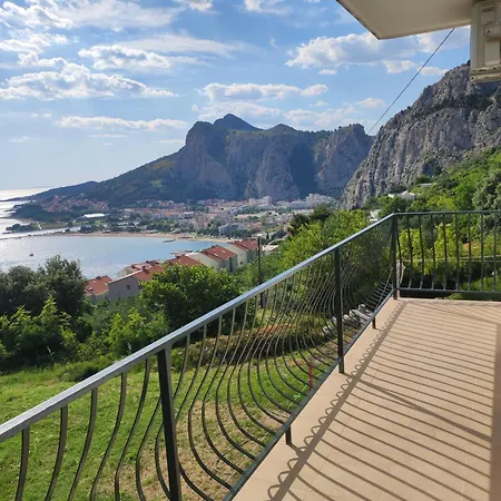Sa 2 Balkona I Pogledom Na Penzion *